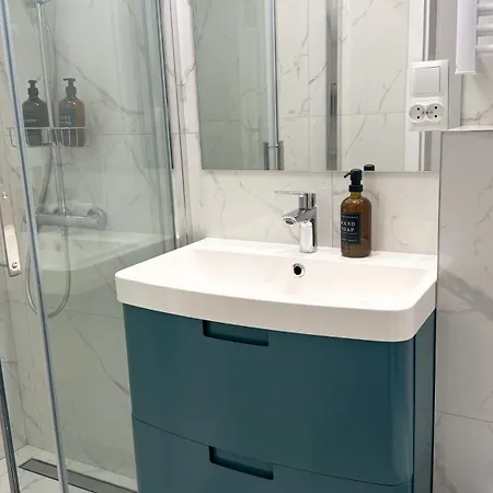 B1 - Duke - Haven - Shared Bathroom