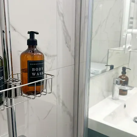 B1 - Duke - Haven - Shared Bathroom Апартаменты *