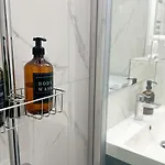 B1 - Duke - Haven - Shared Bathroom Apartmán *